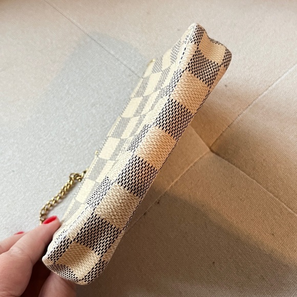 Authentic Louis Vuitton white checkerboard small pochette good condition - Picture 2 of 3